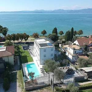 https://residence-villa-adriana.hotelinveneto.com